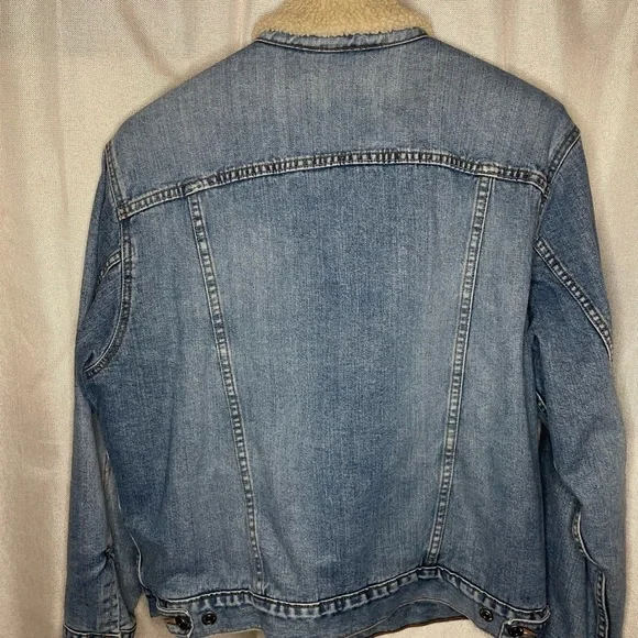 LEVIS Premium Sherpa Trucker Jacket Med​​​​​​​​​​​​​​​​​​​​​​​​​​​ - Picture 6 of 7